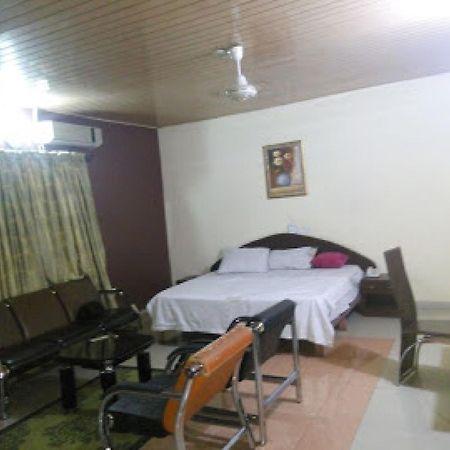 Room In Lodge - Clen-Phil Hotels And Suite Port Harcourt Esterno foto