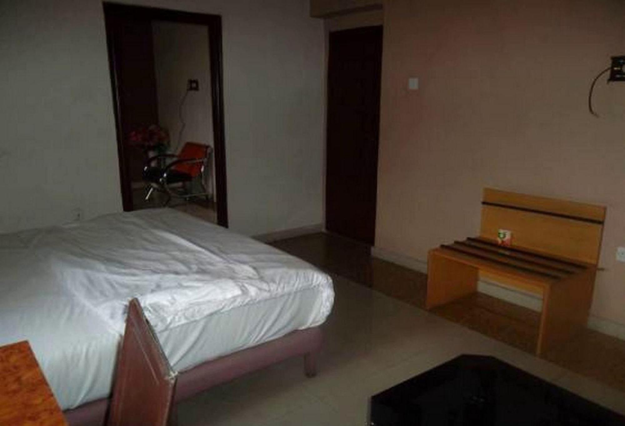 Room In Lodge - Clen-Phil Hotels And Suite Port Harcourt Esterno foto