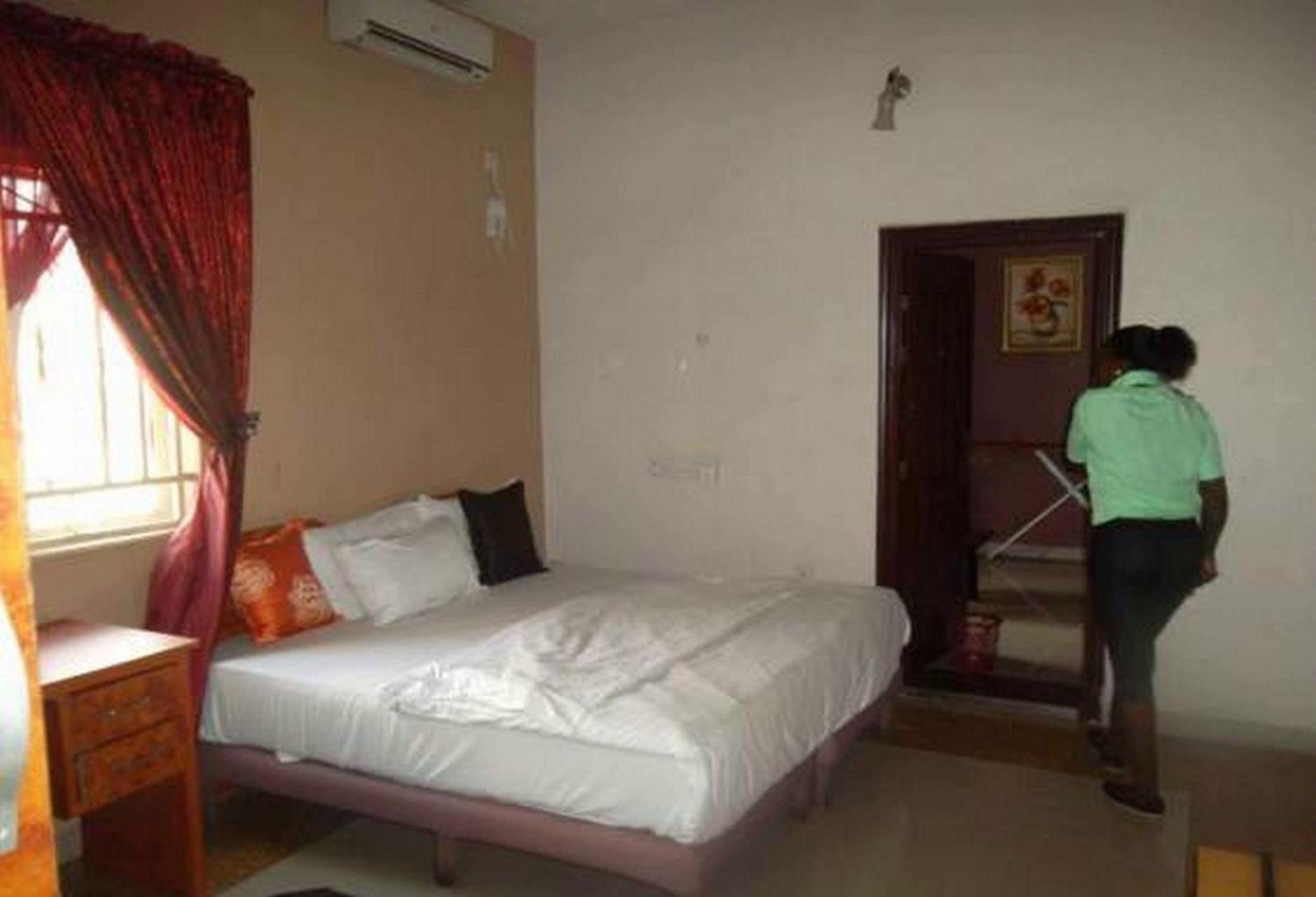 Room In Lodge - Clen-Phil Hotels And Suite Port Harcourt Esterno foto