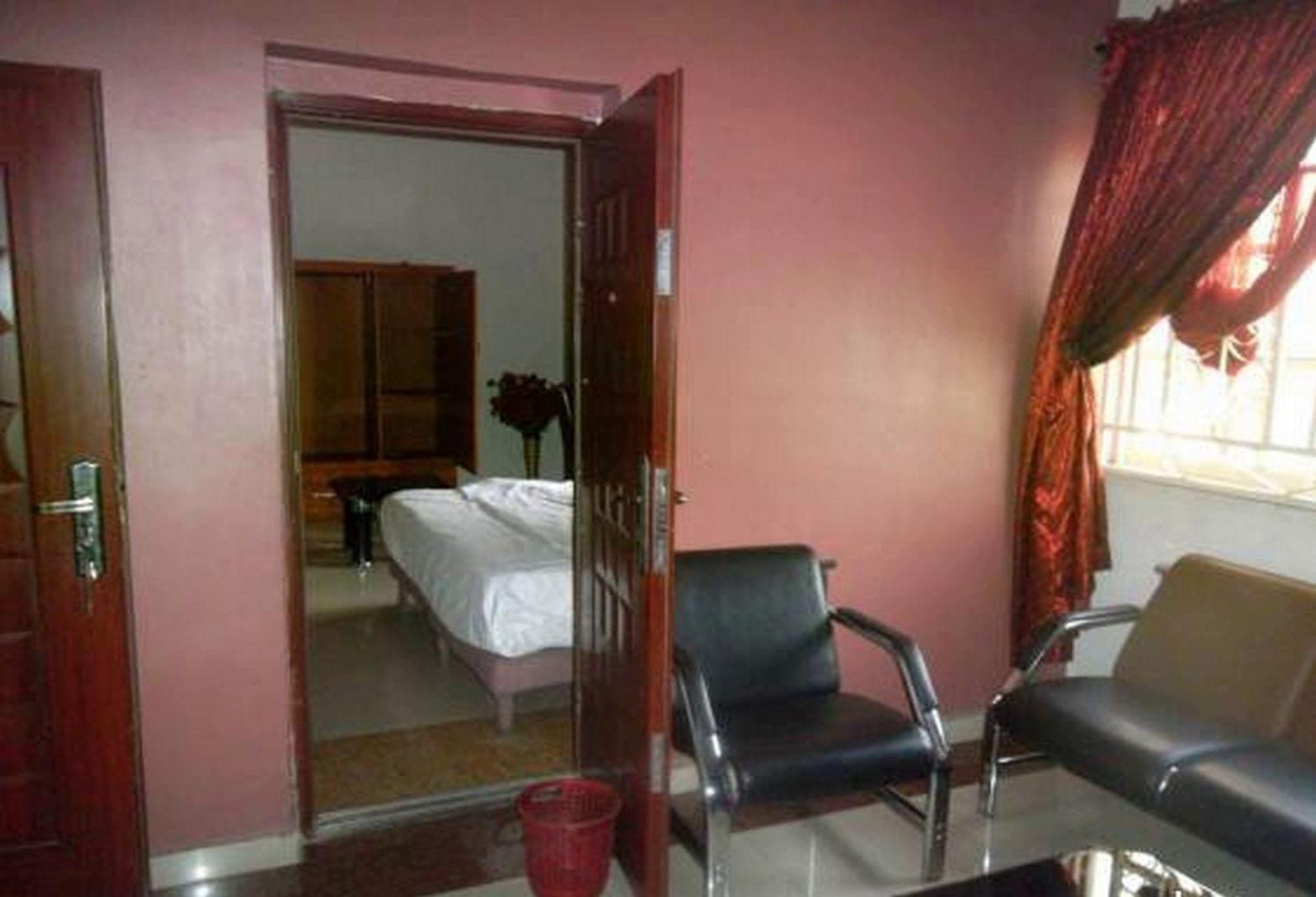 Room In Lodge - Clen-Phil Hotels And Suite Port Harcourt Esterno foto