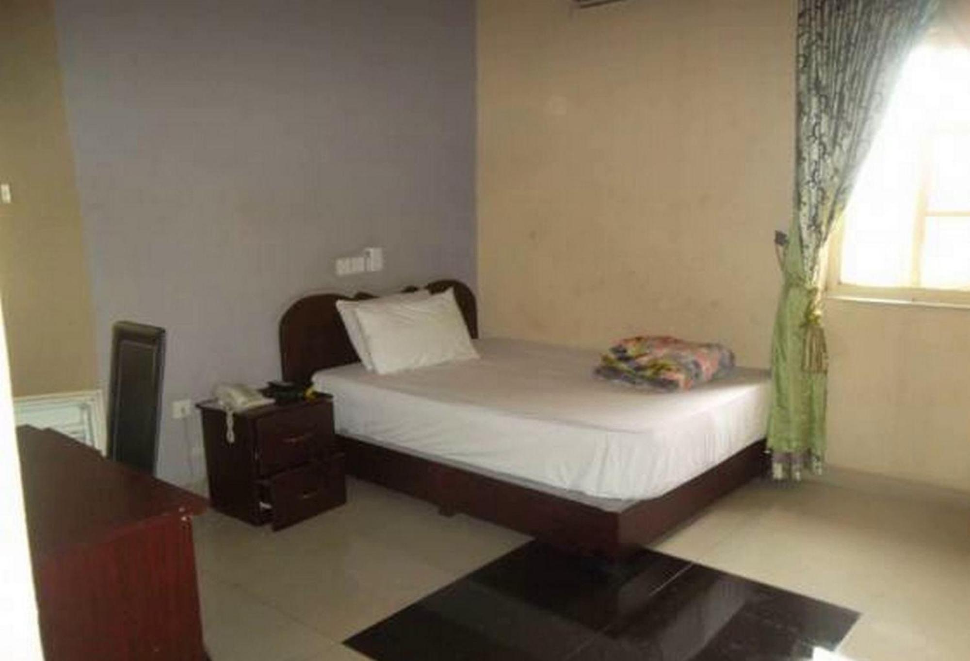 Room In Lodge - Clen-Phil Hotels And Suite Port Harcourt Esterno foto