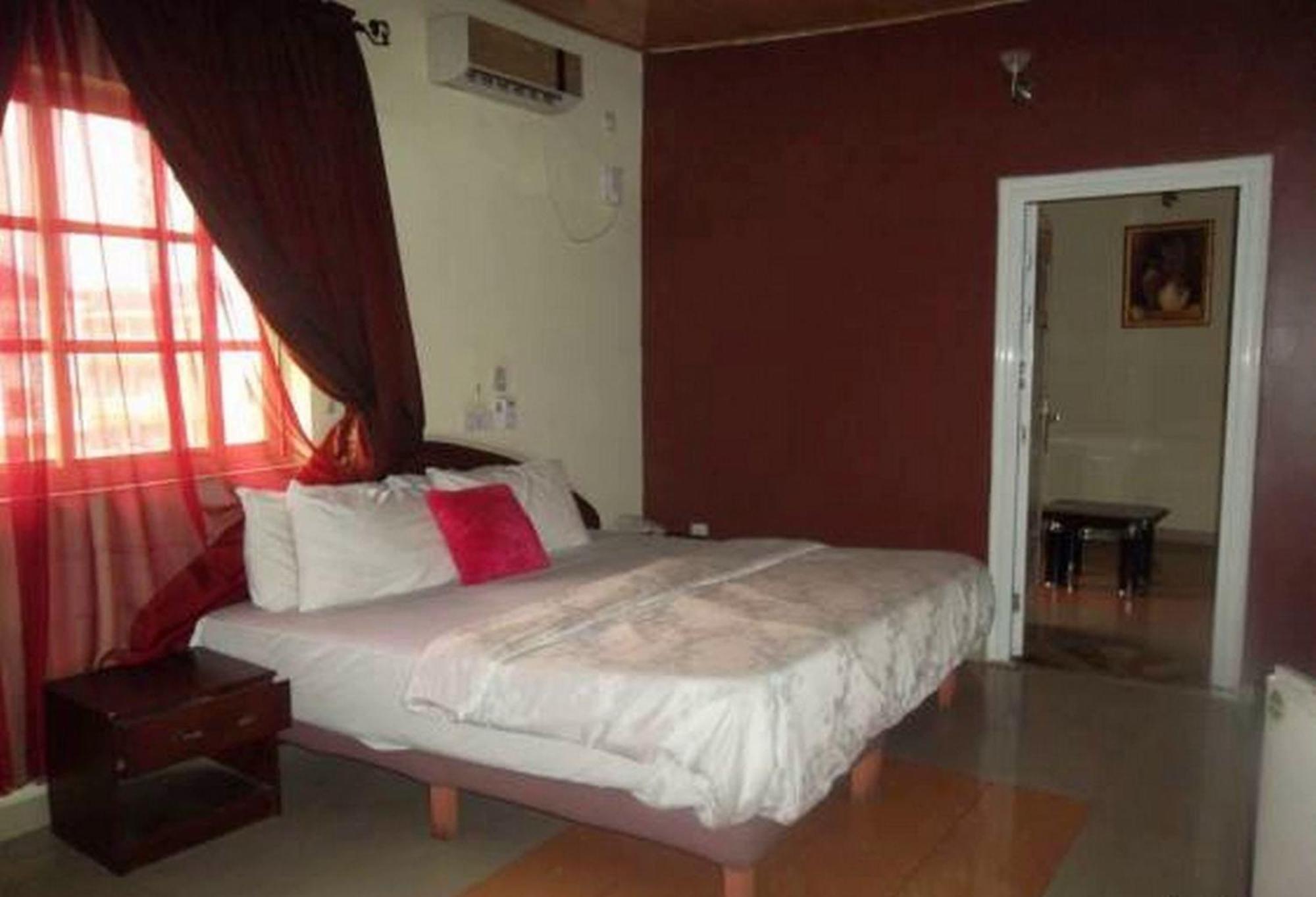Room In Lodge - Clen-Phil Hotels And Suite Port Harcourt Esterno foto