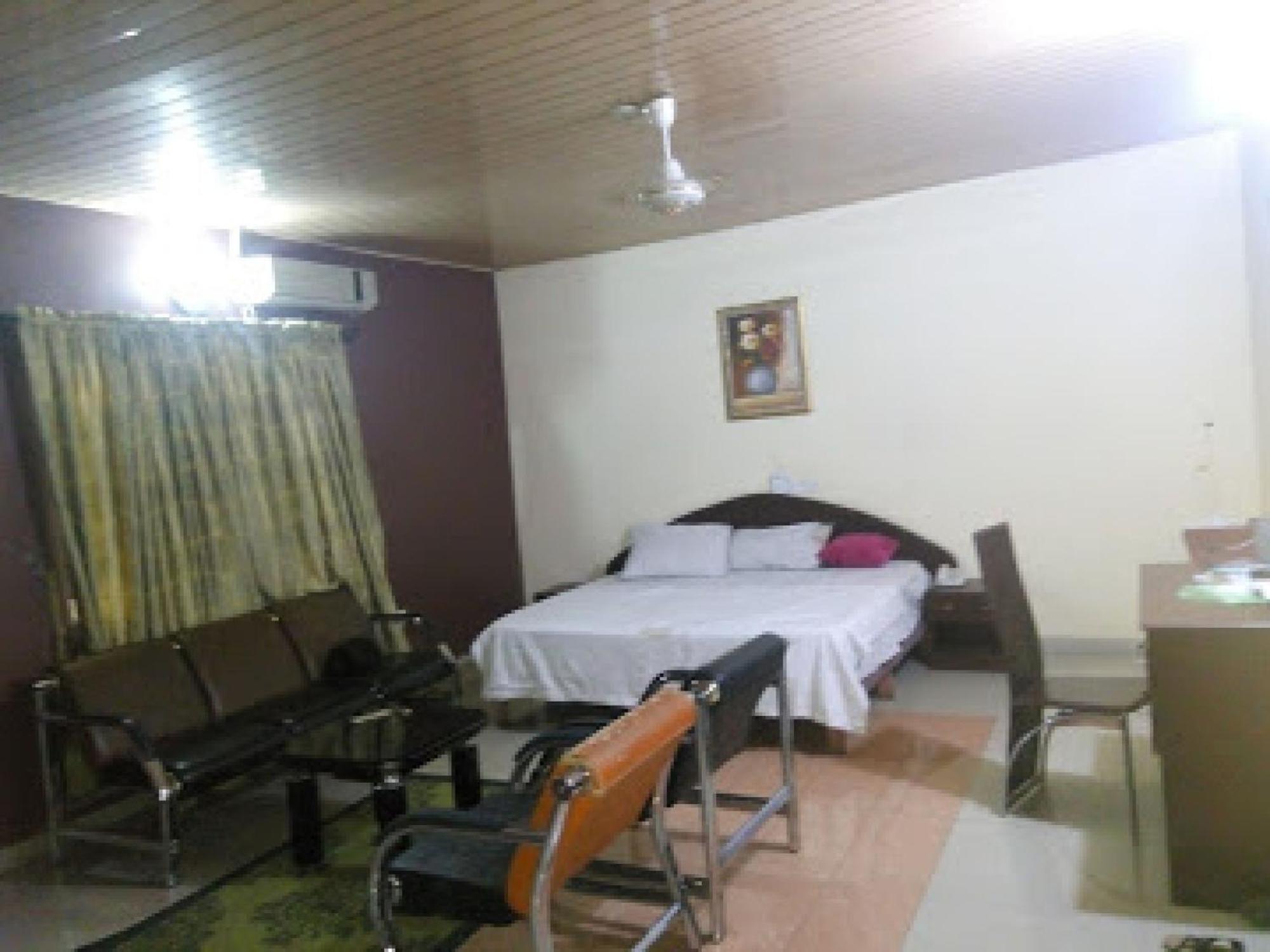 Room In Lodge - Clen-Phil Hotels And Suite Port Harcourt Esterno foto